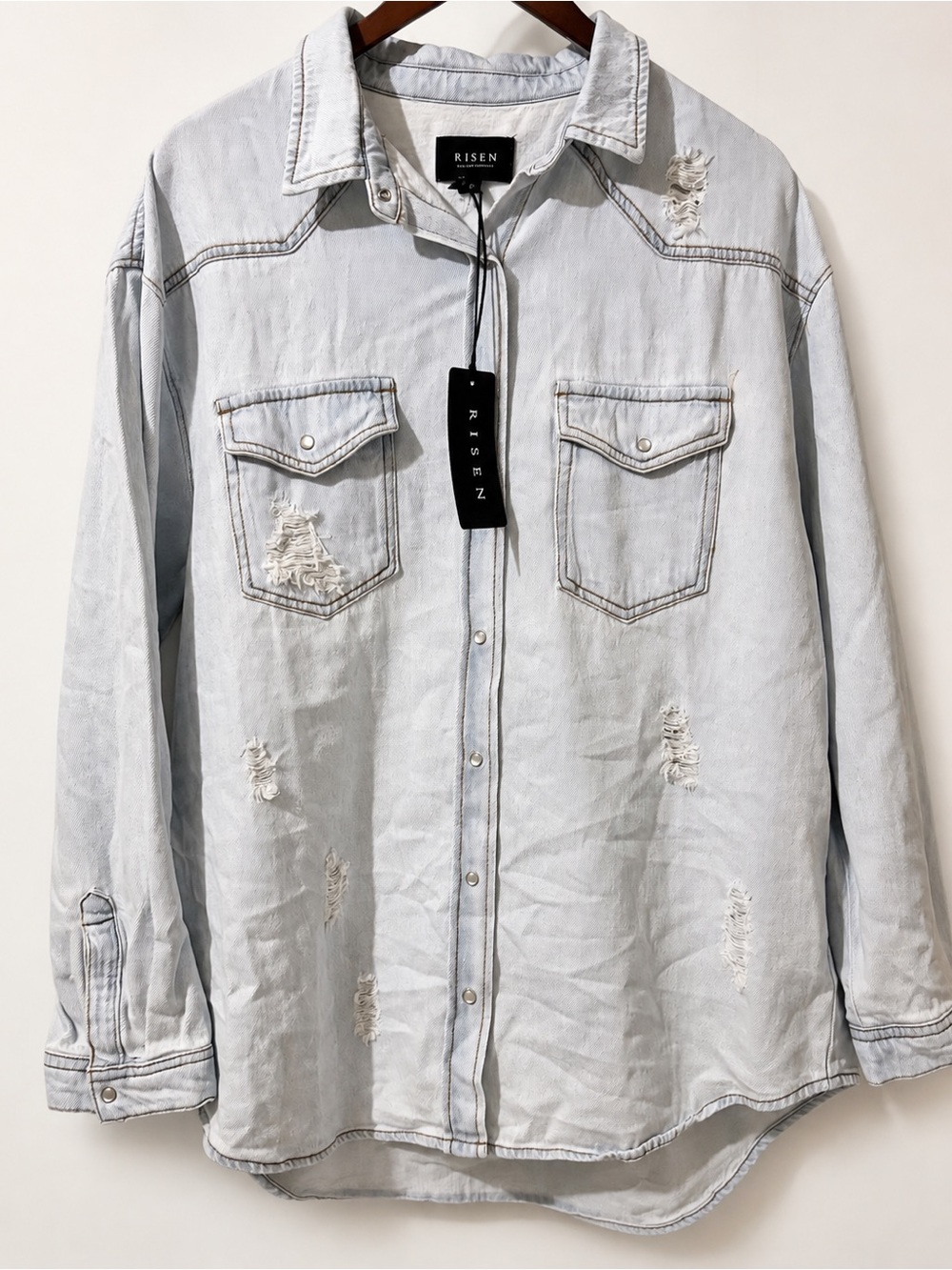 RISEN Women’s Distressed Light Wash Denim Shacket Size L Snap Front NWT